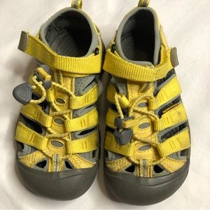 Keen kids Newport H2 yellow and gray sandals